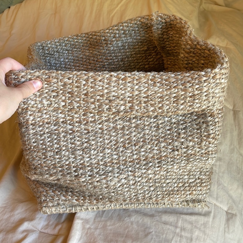 Storage container